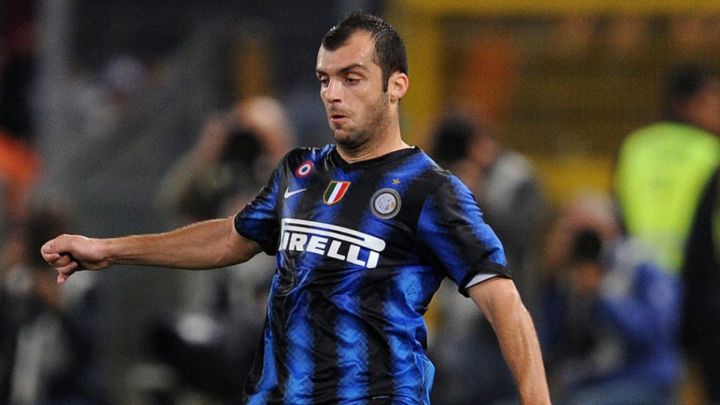 Goran Pandev en acción durante un juego con Inter Milan