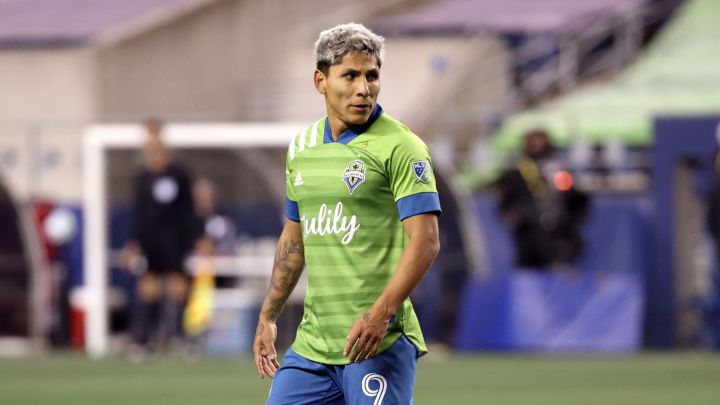 Raúl Ruidíaz vuelve a Seattle tras recibir su 'green card'