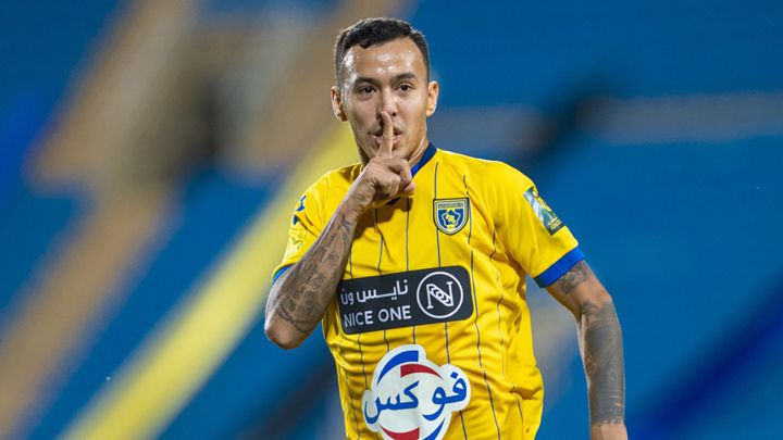 Alejandro "Kaku" Romero anotó uno de los tres goles para la victoria del Al-Taawoun en semifinales frente a Al-Fateh