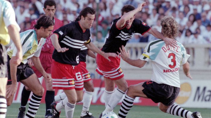 San Jose Clash y D.C. United disputando el primer partido de la MLS en 1996
