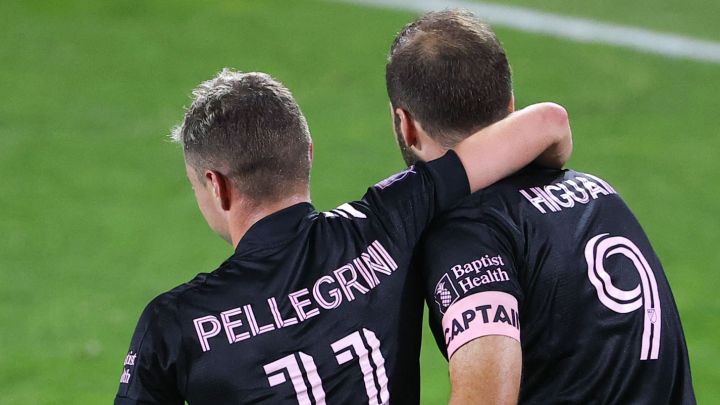 Matías Pellegrini celebra un gol junto a Gonzalo Higuaín, durante un partido de Inter Miami en la MLS.
