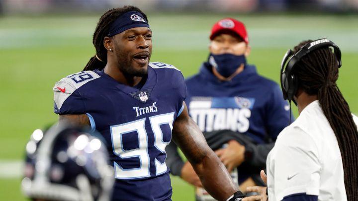 Jadeveon Clowney con los Titans