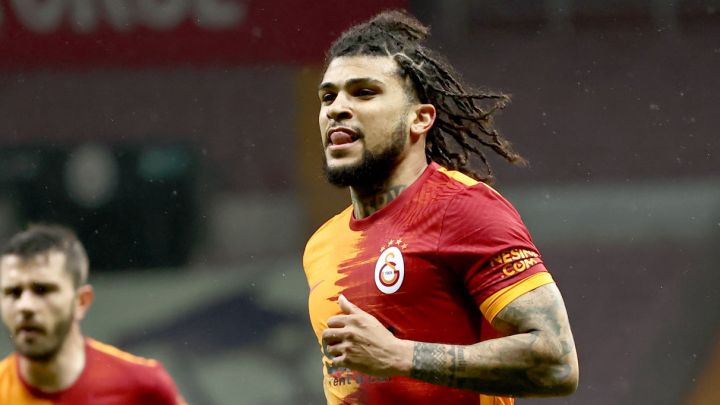 DeAndre Yedlin celebra su primer gol con Galatasaray en la Superliga Turca.