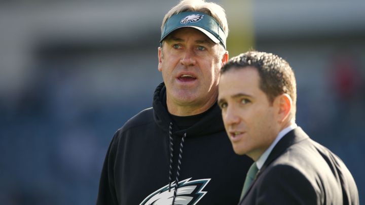 Doug Pederson y Howie Roseman con los Eagles