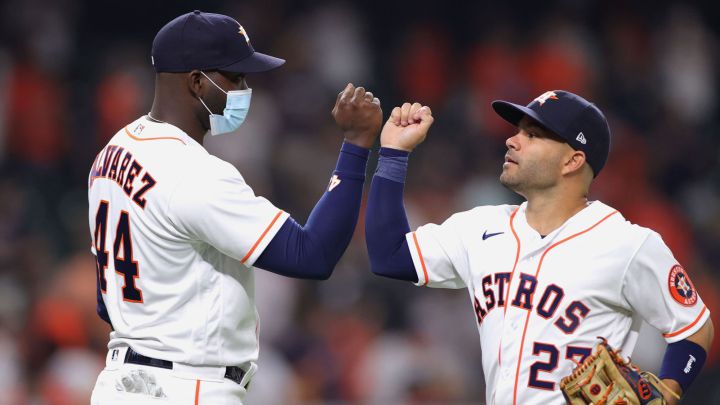 José Altuve y Yordan Álvarez con los Astros