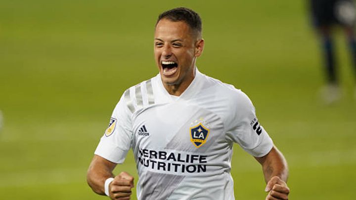 Javier Hernández celebrando en juego del Galaxy contra San Jose Earthquakes.