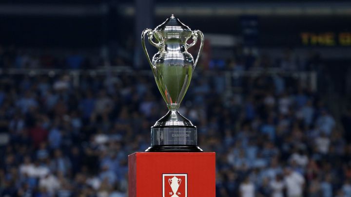 Trofeo a entregar en 2017 de la U.S. Open Cup; final jugada entre Sporting Kansas City y New York Red Bulls
