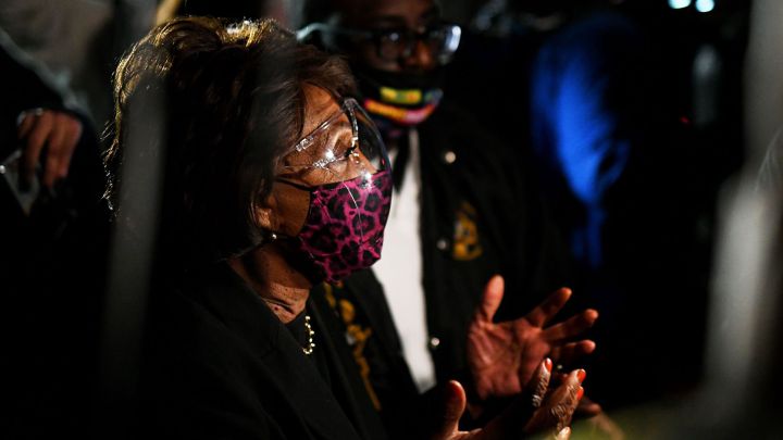 Muerte de Daunte Wright: ¿Qué dijo la congresista Maxine Waters sobre reformar la policía?