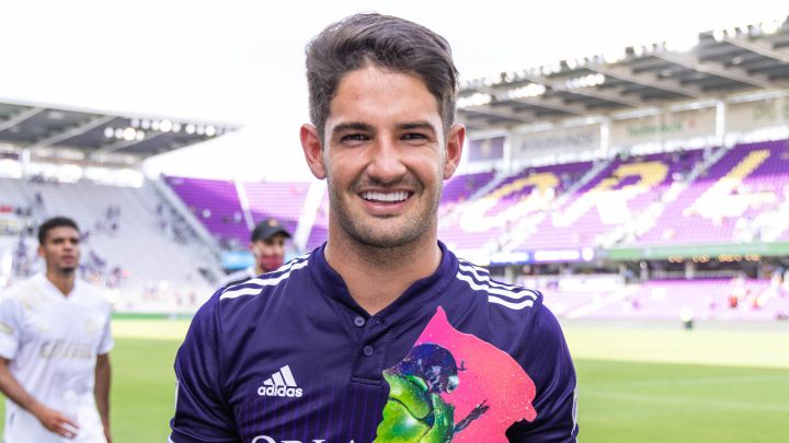 Alexandre Pato muestra su reconocimiento a Man of the Match por Heineken y Orlando City después del empate ante Atlanta United en el Exploria Stadium.
