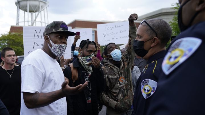 ¿Quién era Andrew Brown, el afroamericano que murió a manos de la policía de North Carolina?