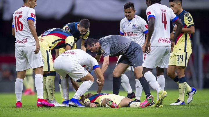 América y Olimpia durante el juego de vuelta por los octavos de final de la Concachampions.