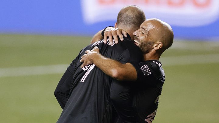 Los hermanos Higuaín festejan sus goles en el triunfo de Inter Miami