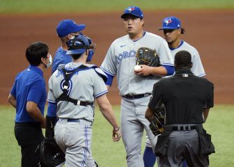Hyun-Jin Ryu deja la loma de los Blue Jays con aparente lesión