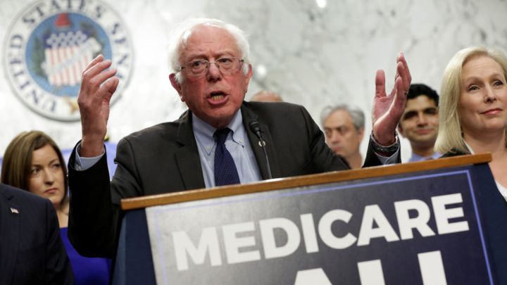 Senadores demócratas envían carta a Biden para que amplíe Medicare