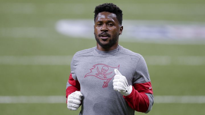 Antonio Brown con los Buccaneers