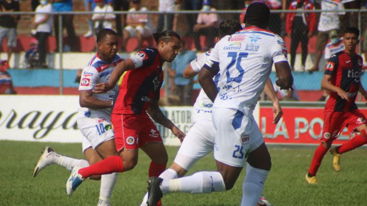 Peña en acción durante el partido de este miércoles por la tarde