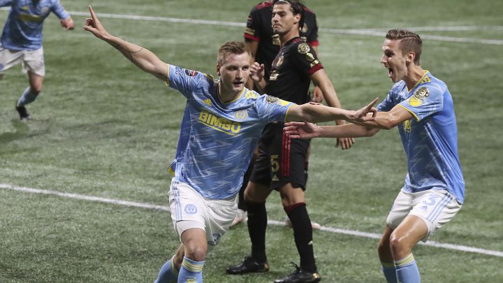 Kacper Przybylko celebrando su primer gol de la noche en la apertura de cuartos de final de Concachampions entre Atlanta United y Philadelphia Union en el Mercedes-Benz Stadium.