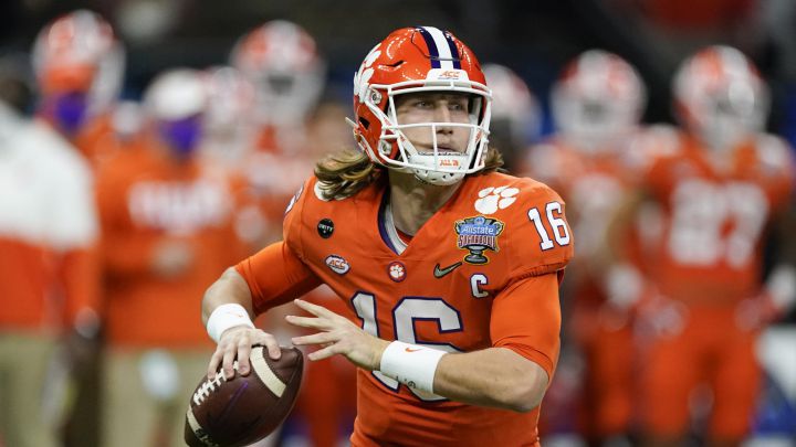 Trevor Lawrence con Clemson