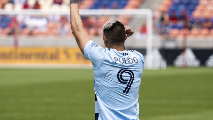 Pulido celebra su primer gol en la temporada 2021 de la MLS.
