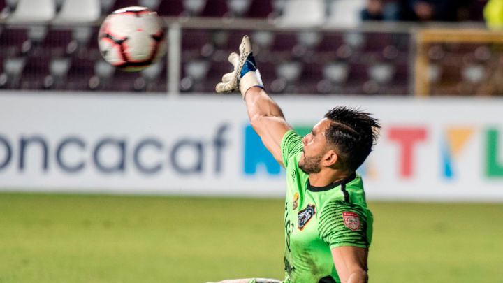 Benji Villalobos en duelo de la Concachampions entre Águila y Saprissa.