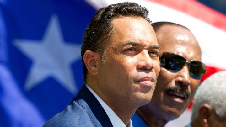 Roberto Alomar en ceremonía en Roger Centre
