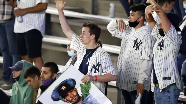 Aficionados de los Yankees se burlan de José Altuve