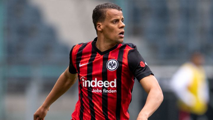 Timothy Chandler renueva con Eintracht Frankfurt hasta 2025