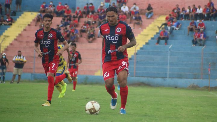 Técnico salvadoreño insulta a 'Guillit' Peña: "Borracho, hijo de **"