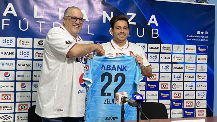 Rodolfo Salumo junto con Rodolfo "Fito" Zelaya en conferencia tras su renovación con Alianza hasta 2023.