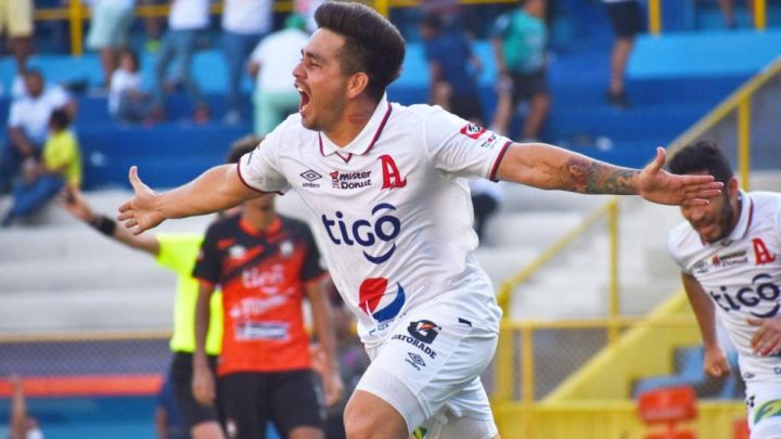 Presidente de Alianza compara a Fito Zelaya con el Mágico González