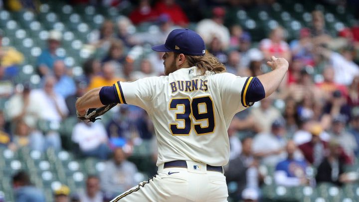 Corbin Burnes con los Brewers