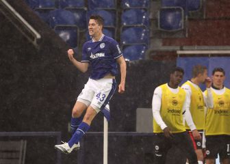 Matthew Hoppe destaca en victoria sorpresiva de Schalke