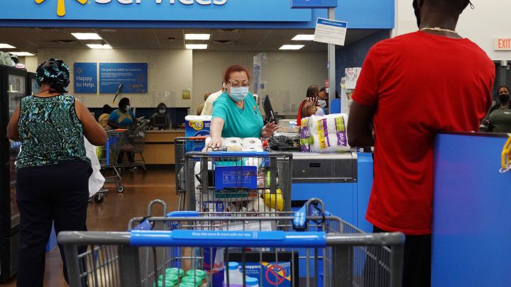 Algunos negocios han anunciado que las personas totalemnte vacunadas pueden prescindir del uso de mascarilla