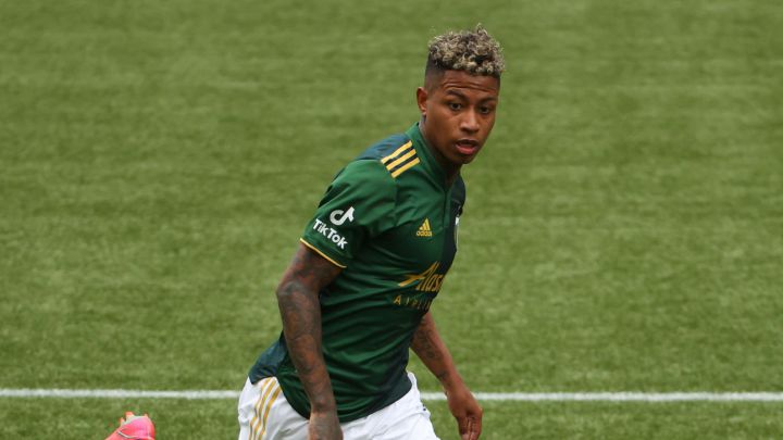 La criminal entrada de Derrick Williams sobre Andy Polo en el Portland vs LA Galaxy