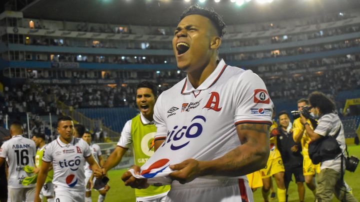 Alianza supera a Firpo y espera rival en la final de El Salvador