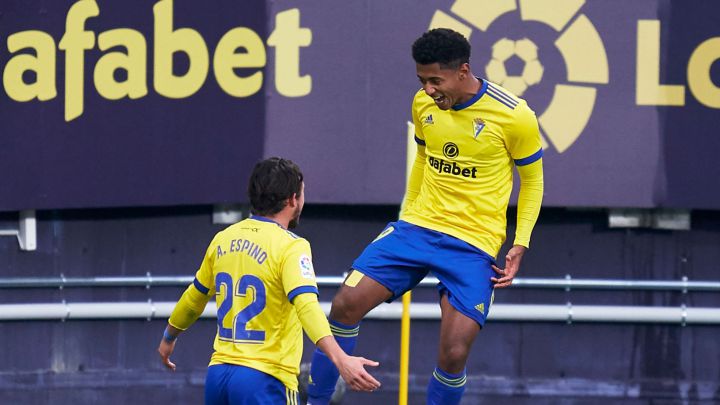 Anthony "Choco" Lozano celebra antoación de Cádiz ante Alavés en el Estadio Ramón de Carranza.
