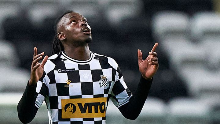 AlbertH Elis celebra el segundo gol hecho con Boavista en duelo ante Benfica en el Estadio do Bessa Seculo XXI.