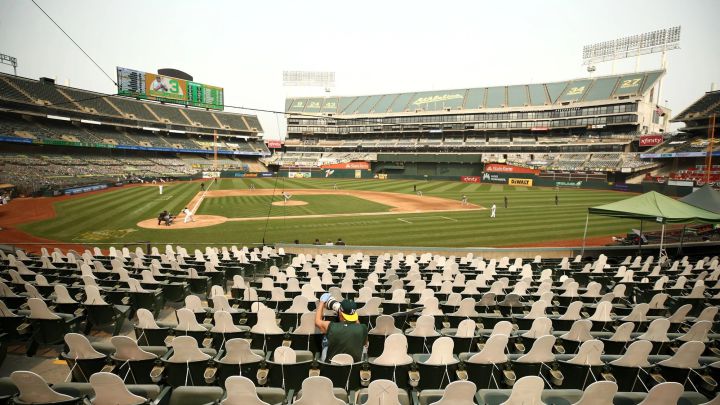 Panorámica del Oakland Coliseum en partido de los Athletics