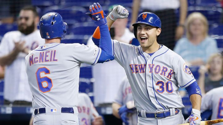 Michael Conforto y Jeff McNeil con los Mets
