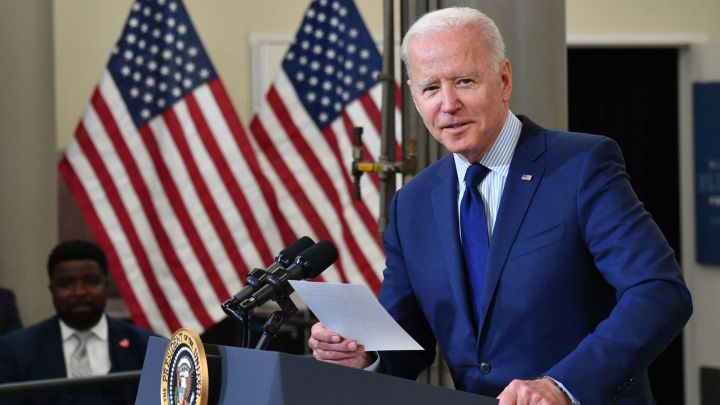 Joe Biden firma orden ejecutiva para combatir el aumento de casos de discriminación, violencia y xenofobia contra los asiáticos que viven en el país.