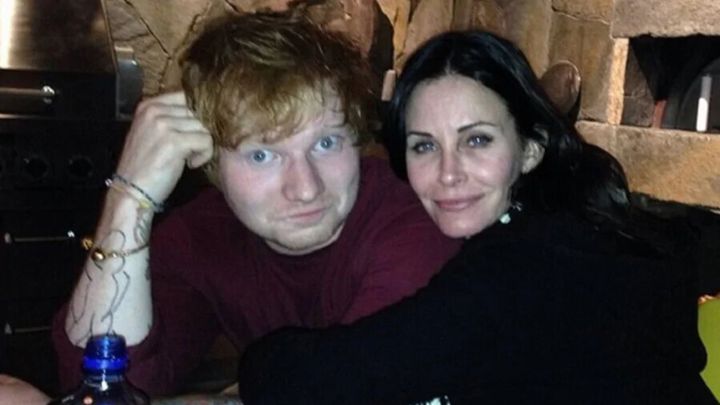 Courteney Cox y Ed Sheeran recrean rutina de baile de Monica y Ross en Friends