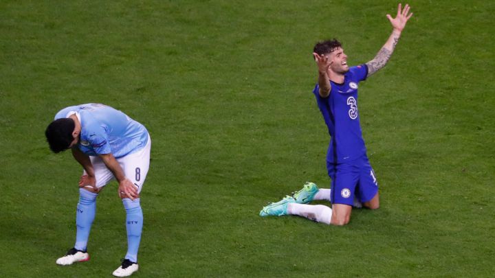 Christian Pulisic celebra la obtención de la Champions League 2020-21 con Chelsea.