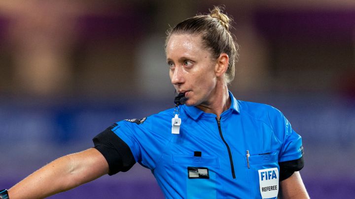 Tori Penso, la primera árbitra estadounidense en Eliminatorias de Concacaf