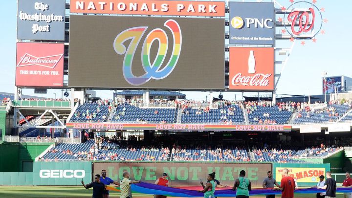 Logo de los Nationals en el Pride Month