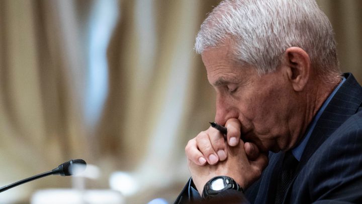 ¿Qué han revelado los correos electrónicos del Dr. Fauci sobre la pandemia en los EE. UU.?