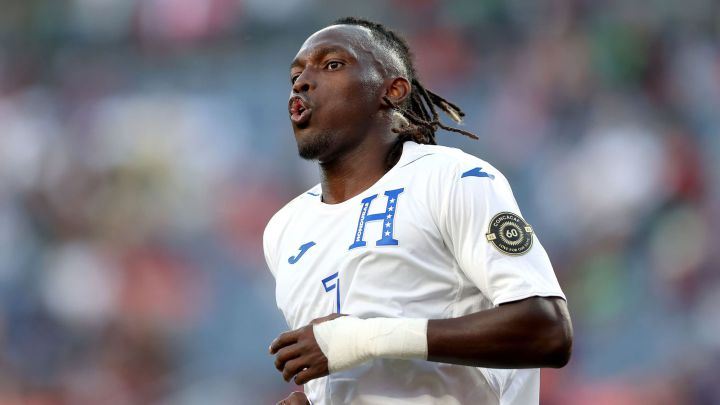 Alberth Elis reacciona a falla ante Estados Unidos en la primera semifinal de la CONCACAF Nations League en el Empower Field.
