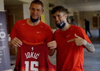 Christian Pulisic regala jersey de Nicola Jokić a Ethan Horvath