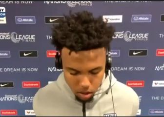 La reacción de McKennie a la pregunta en español del reportero