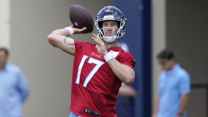 Ryan Tannehill con los Titans