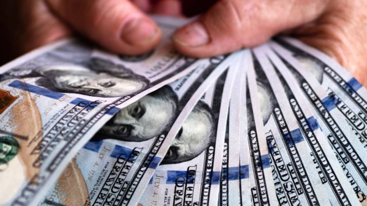 El IRS envía un reembolso de impuestos por desempleo: Cómo comunicarse con el IRS si falta